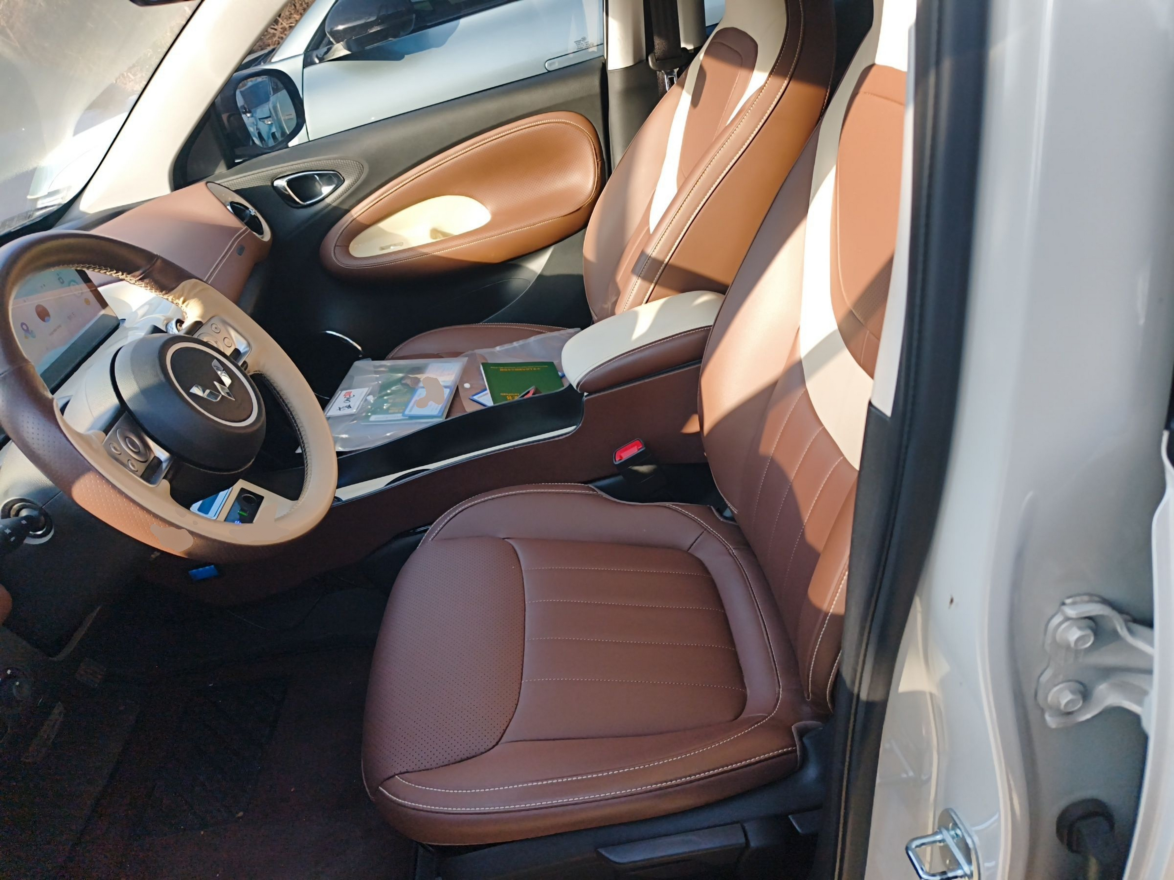 المقاعد الأمامية داخل السيارة