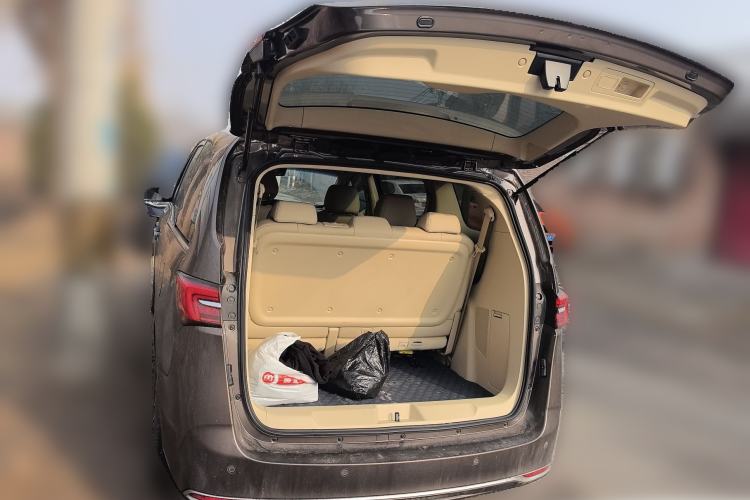 Used Buick GL8 2023 Facelifted Land Cruiser Executive Luxury Version
