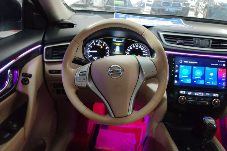 Used Nissan X-Trail 2014 2.5L CVT Leading Edition 4WD
