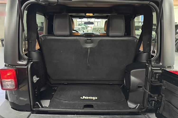 Used  Wrangler 2012 3.6L Sahara two-door version