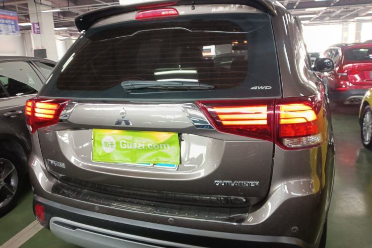 Used Mitsubishi Outlander 2019 2.4L 4x4 Zhi Xiang Edition 7 Seats China V Emission Standard
