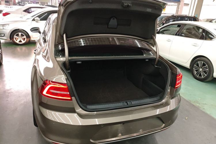 Used Volkswagen Magotan 2017 330TSI DSG Leading Model