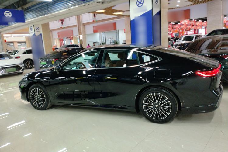 Used  Galaxy 8 2025 130km EM-i Deluxe Edition
