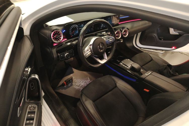 Used Mercedes-Benz A-Class 2022 Second Facelift A 200 L Sport Sedan Fashion Version
