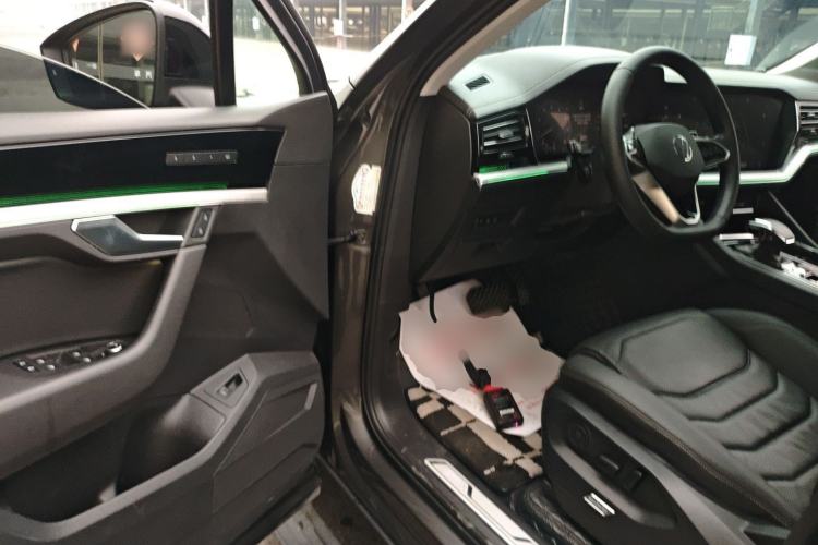 Used Volkswagen Touareg 2021 3.0 TSI Luxury Edition Black Diamond Sport Package
