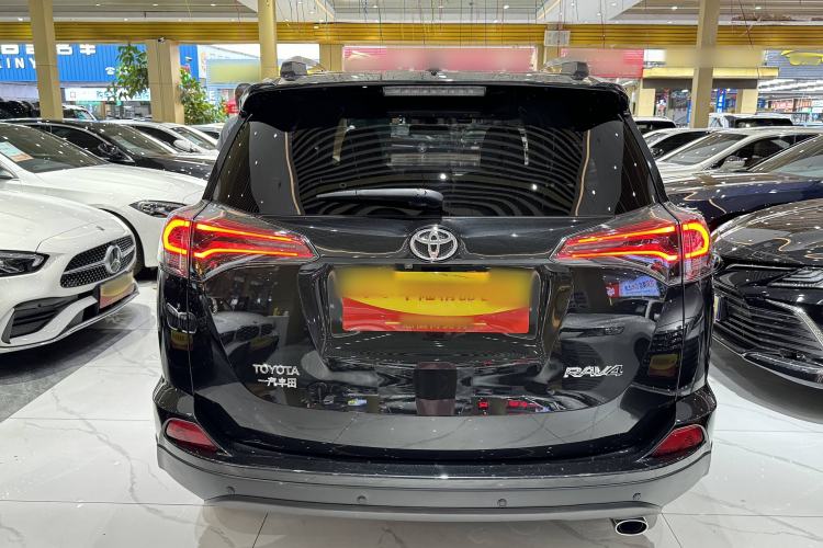 Used Toyota RAV4 2018 2.0L CVT Two-Wheel Drive Fashion X Edition
