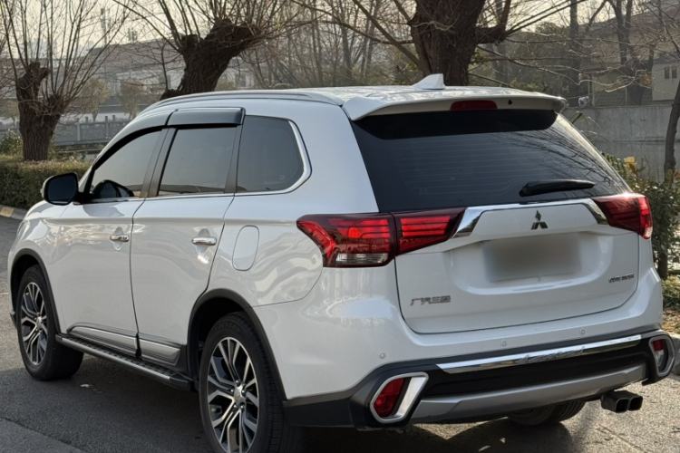 Used Mitsubishi Outlander 2018 2.4L 4x4 Luxury Edition 7-Seater