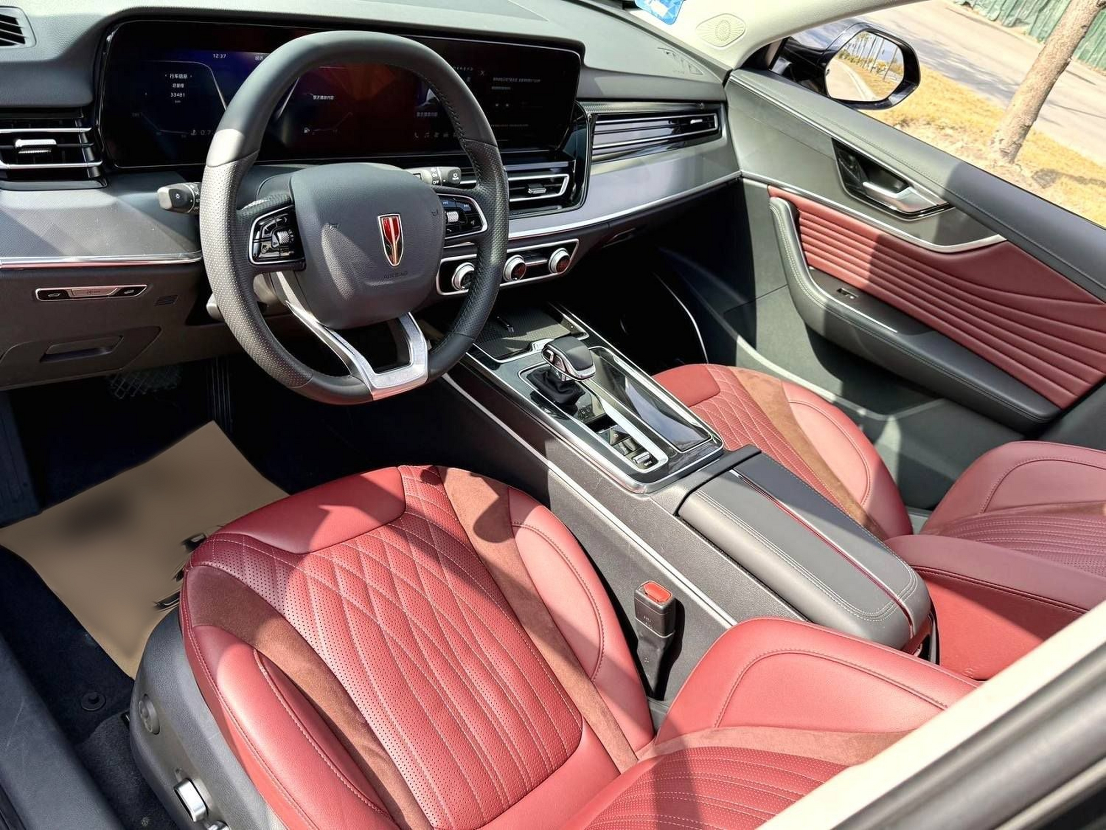 المقاعد الأمامية داخل السيارة