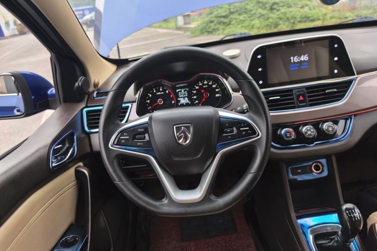 Used Baojun 310W 2017 1.5L Manual Fashion Model China V
