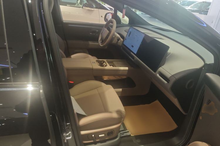 Used Li Auto Li Auto i6 2025 Model Two-Wheel-Drive Standard Type
