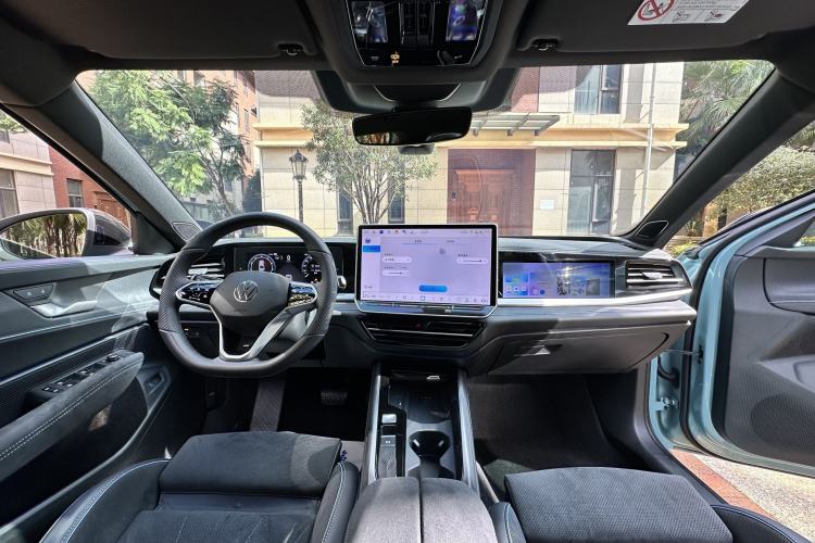 Used Volkswagen Passat 2025 Pro 380TSI Starry Dragon Luxury Edition
