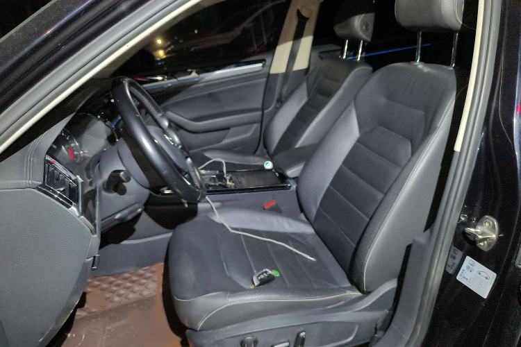 Used Volkswagen Phideon 2019 380TSI Two-Wheel Drive Business Edition China VI Standard
