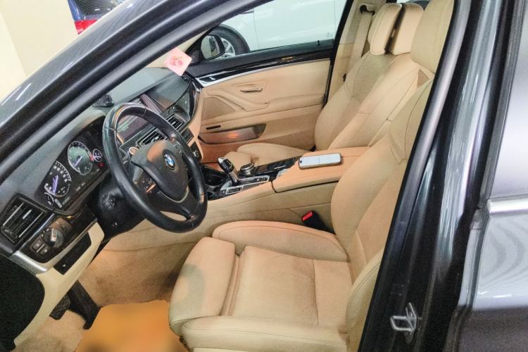 Used BMW 5 Series 2015 535Li Leading Model
