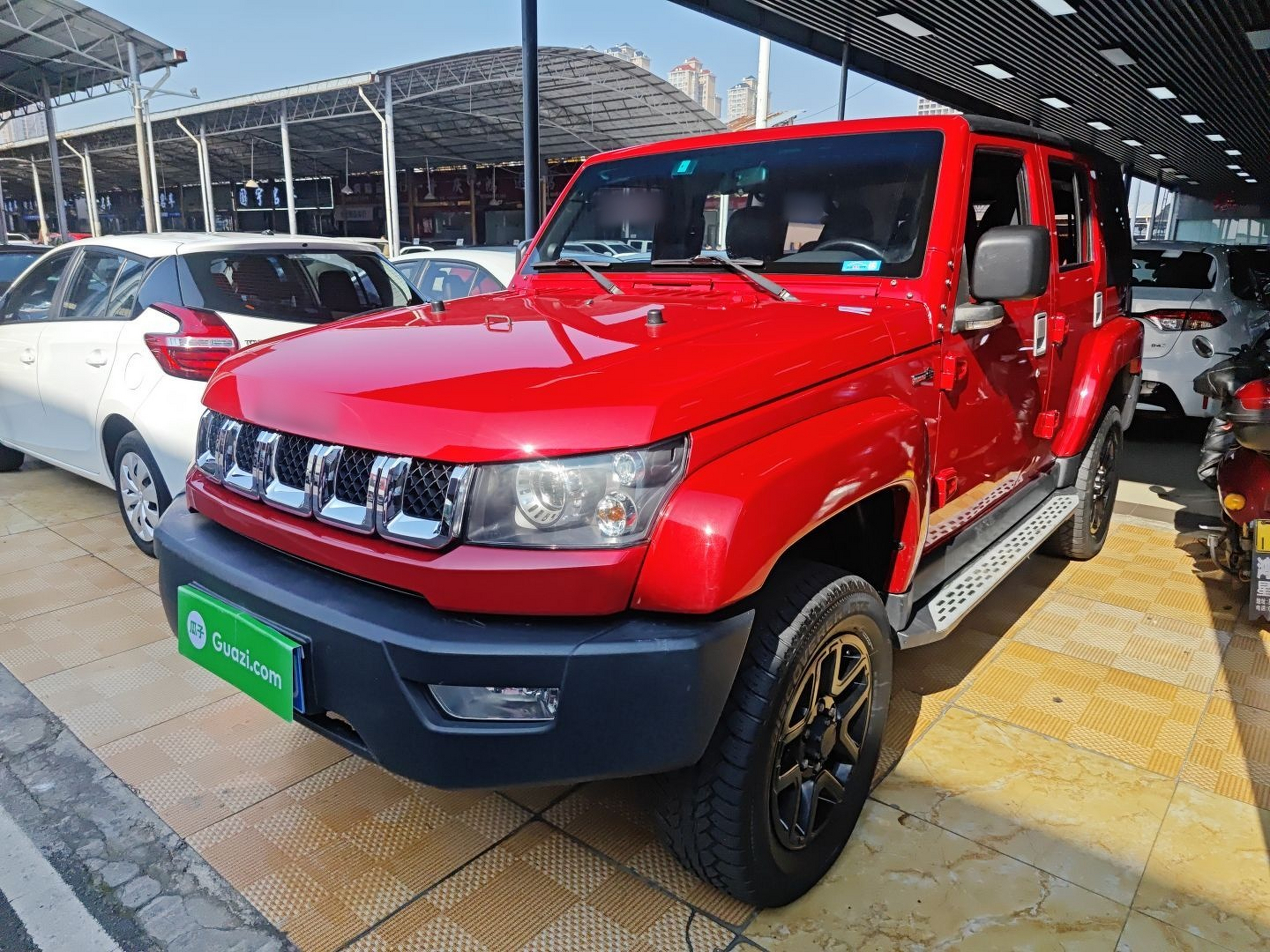 Под передней частью автомобиля