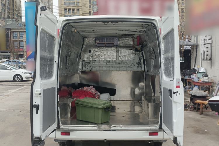 Used SAIC MAXUS Xintu V80 2024 City Distribution King PLUS Value Edition 6MT Short Wheelbase Mid-Roof Design 127 Ps 3 Seats
