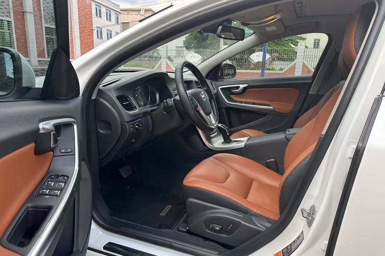 Used Volvo S60 2016 S60L T4 Zhiyuan Edition
