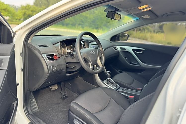 Used Hyundai Elantra 2016 1.6L Automatic Smart Version
