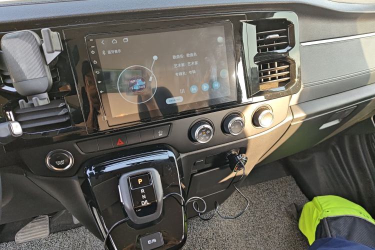 Used JMC Fushun 2025 2.0T 8AT Diesel Short-Wheelbase Low-Roof Commercial Multi-Purpose Passenger Vehicle with 5/6 Seats and Liftgate Tailgate