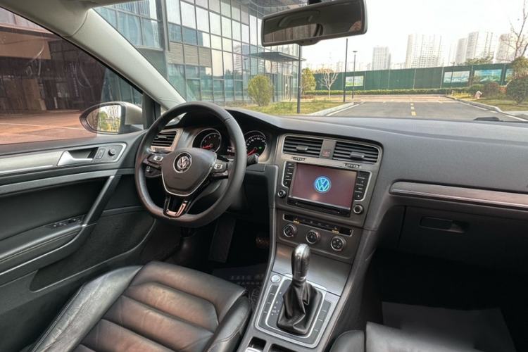 Used Volkswagen Golf 2016 230TSI Automatic Luxury Version
