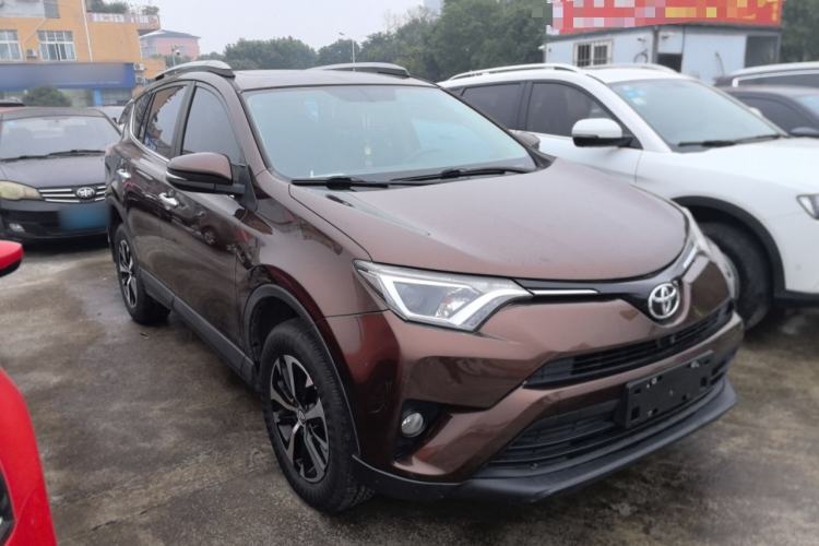 Used Toyota RAV4 2016 2.0L CVT Two-Wheel Drive Fashion Edition China V Standard

