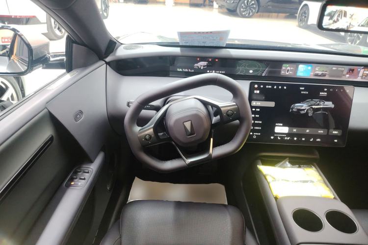 Used  06 2025 Max Extended-Range Edition