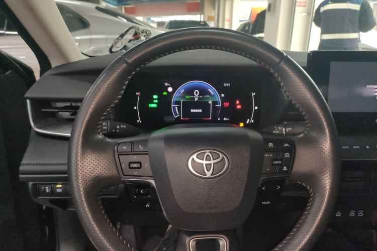 Used Toyota Camry 2024 Dual-Motor 2.0 HGVP Luxury Edition
