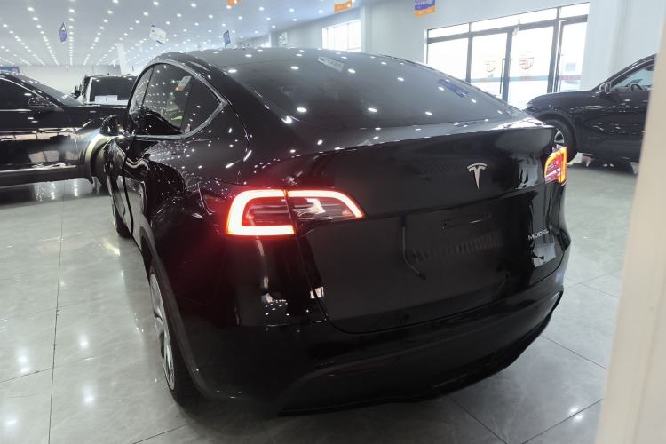 Used Tesla Model Y 2023 Long-Range All-Wheel-Drive Version
