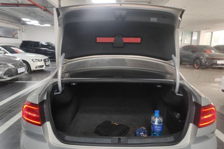 Used Volkswagen Magotan 2017 330TSI DSG Luxury Model
