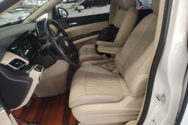 Used Buick GL8 2023 Facelifted Land Cruiser Executive Luxury Version
