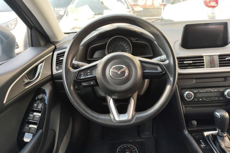 Used Mazda Mazda 3 Axela 2017 Hatchback 1.5L Automatic Luxury Model China VI Standard
