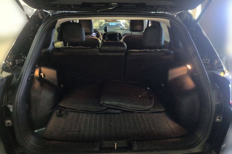 Used  Cherokee 2019 2.0T Two-Wheel Drive Smart Enjoyment Version China V
