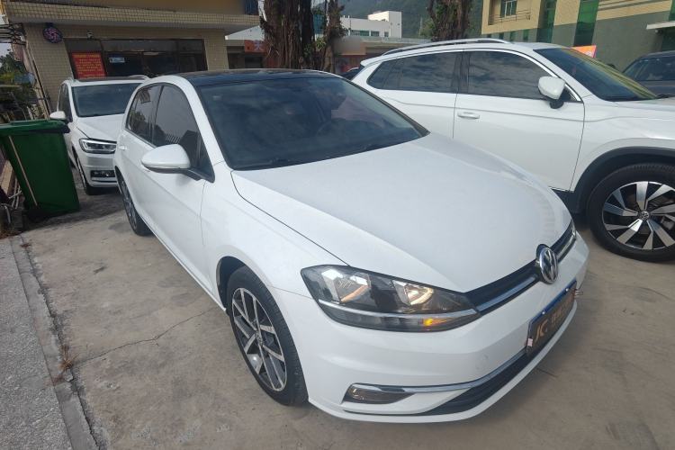 Used Volkswagen Golf 2018 230TSI Automatic Luxury Version
