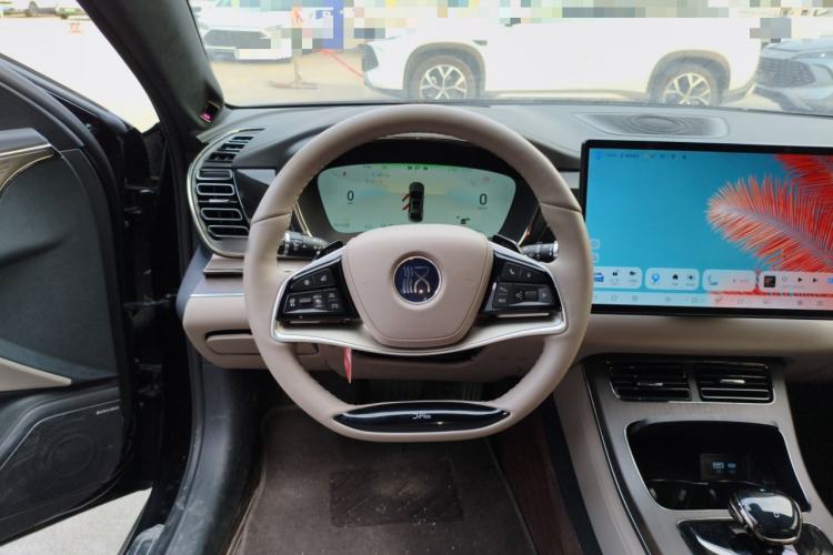 Used BYD Han 2024 EV Glory Edition 610 km All-Wheel Drive "Tian Shen Zhi Jia" Intelligent Driving Model
