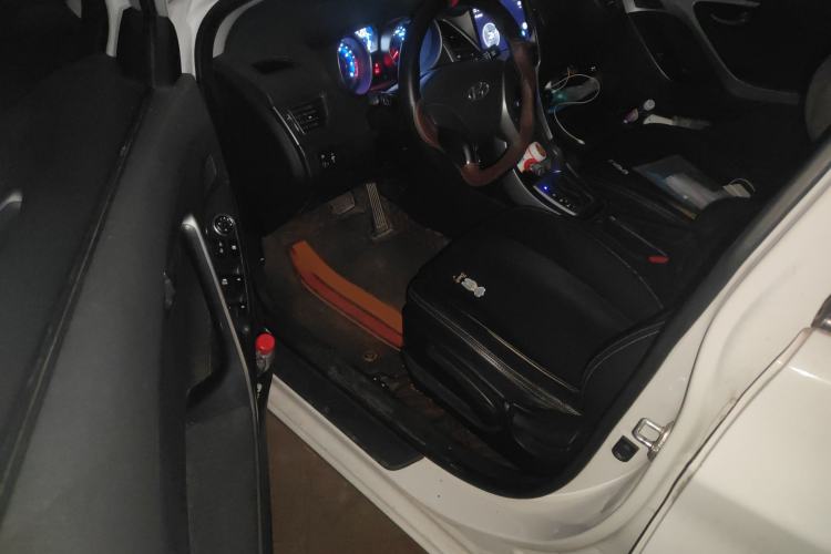 Used Hyundai Elantra 2015 1.6L Automatic Fashion Model