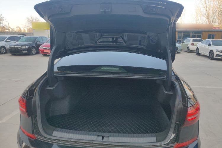 Used Volkswagen Passat 2020 Facelift 330TSI Elite Edition China VI Standard
