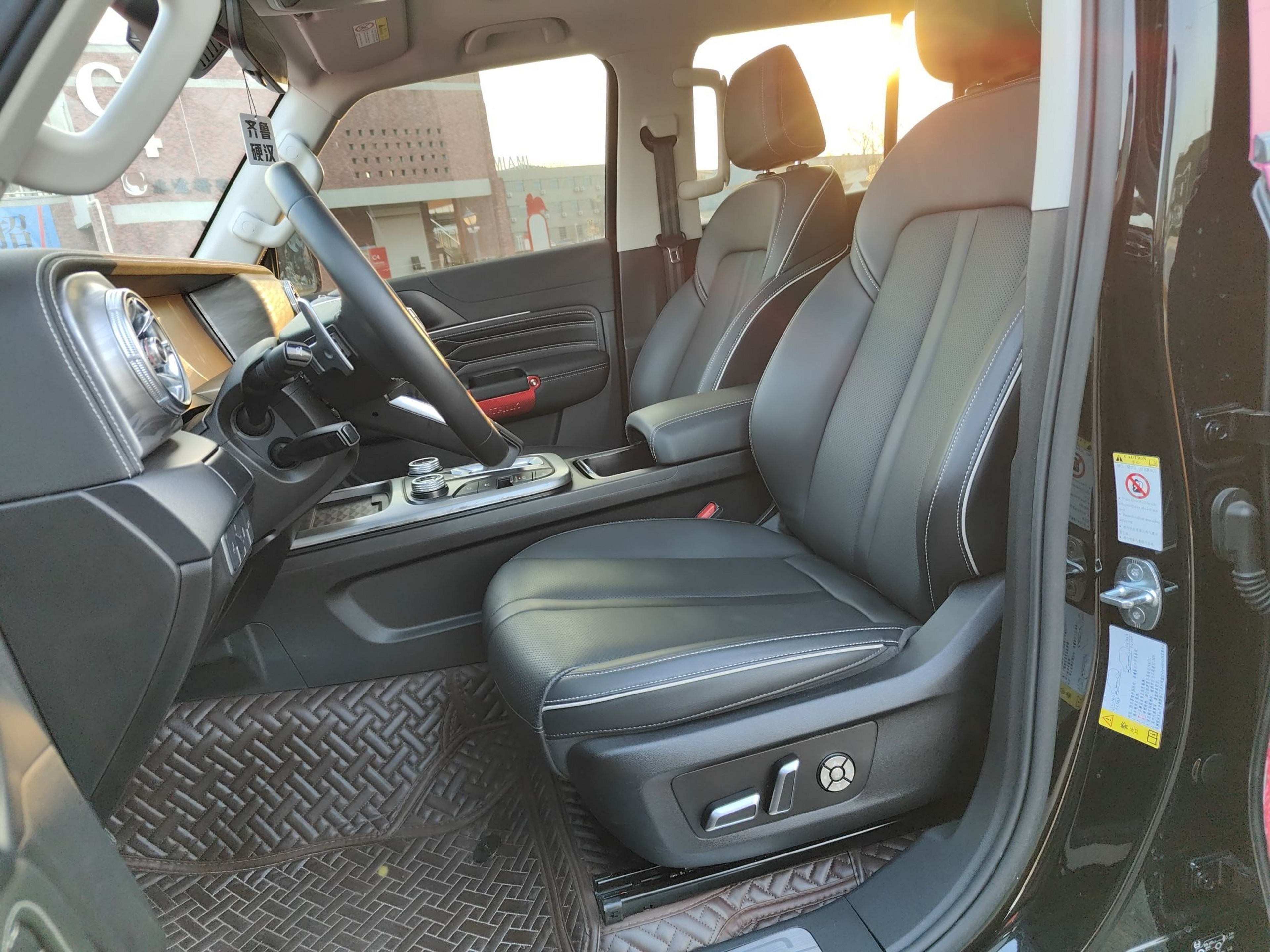 Переднее сиденье в автомобиле