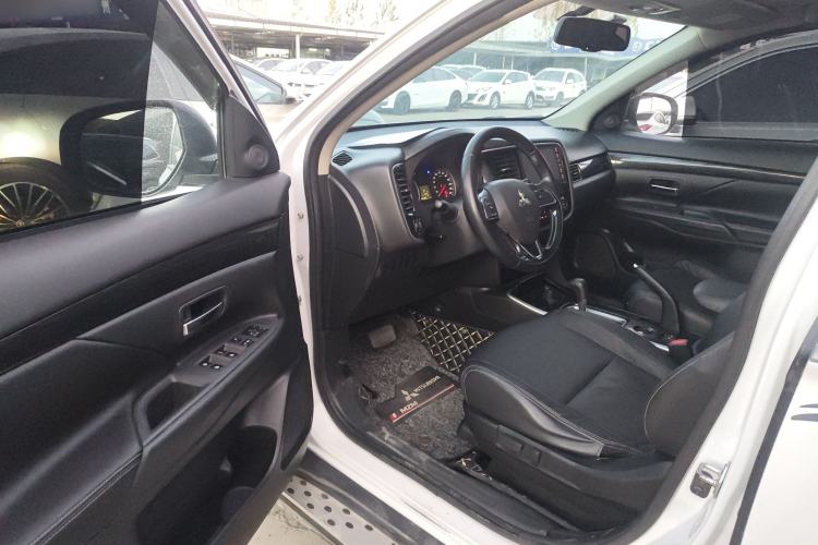 Used Mitsubishi Outlander 2018 2.0L Two-Wheel Drive Glory Edition 5 Seats
