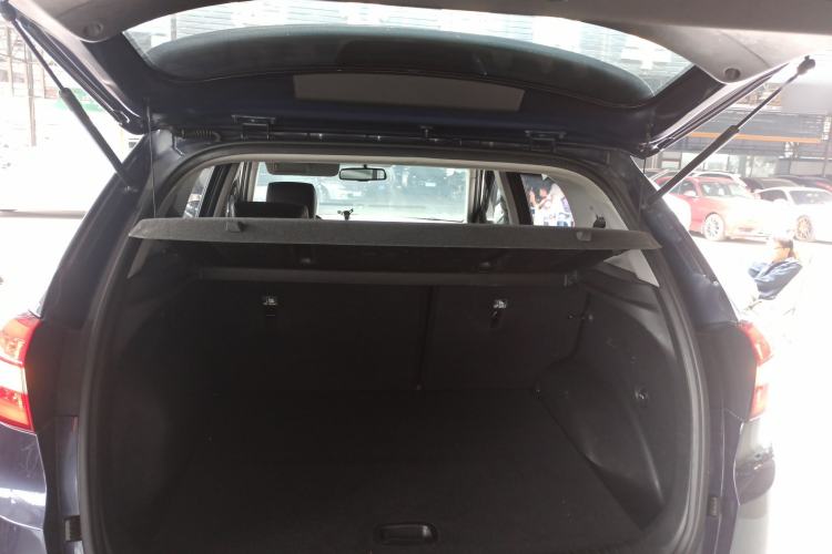 Used Hyundai ix25 2015 1.6L Automatic Two-Wheel-Drive Deluxe DLX Model
