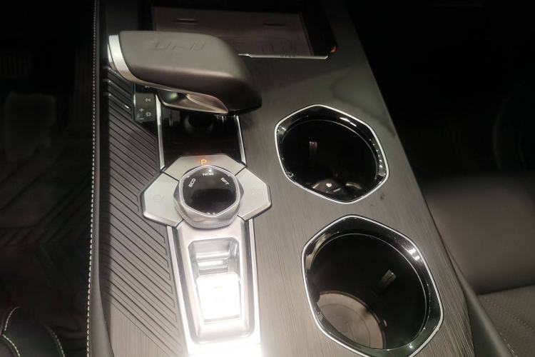 Used Changan UNI-K 2024 2.0T Two-Wheel Drive YueShang Trim
