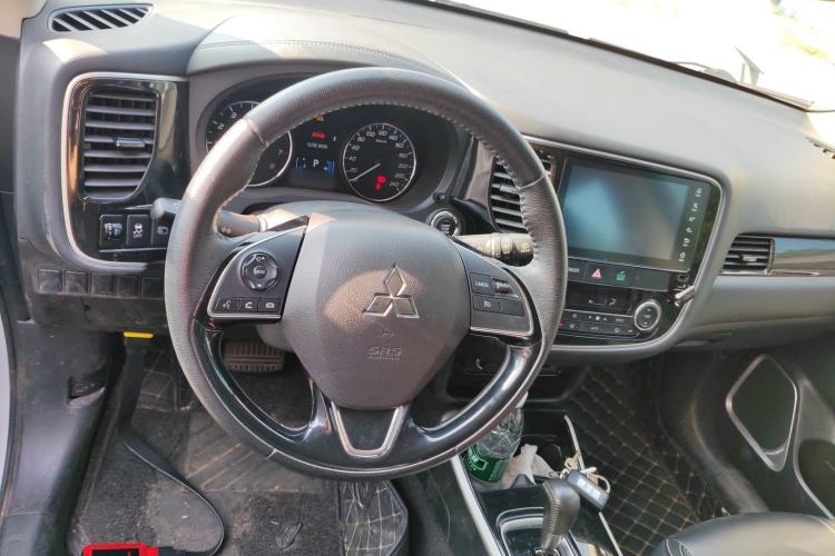 Used Mitsubishi Outlander 2019 2.0L Two-Wheel Drive Comfort Edition 5 Seats China VI Standard
