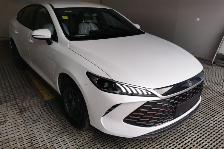 Used BYD Qin PLUS 2025 DM-i Smart Drive 55KM Leading Model
