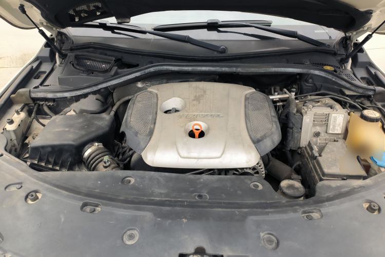 Used Haval H8 2015 2.0T two-wheel drive Comfort trim level
