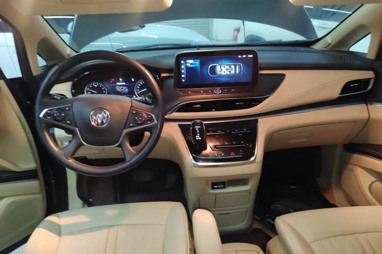 Used Buick GL8 2023 Facelifted Land Cruiser Executive Luxury Version