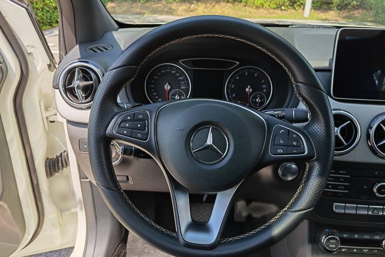 Used Mercedes-Benz B-Class 2015 B 200 Luxury Model
