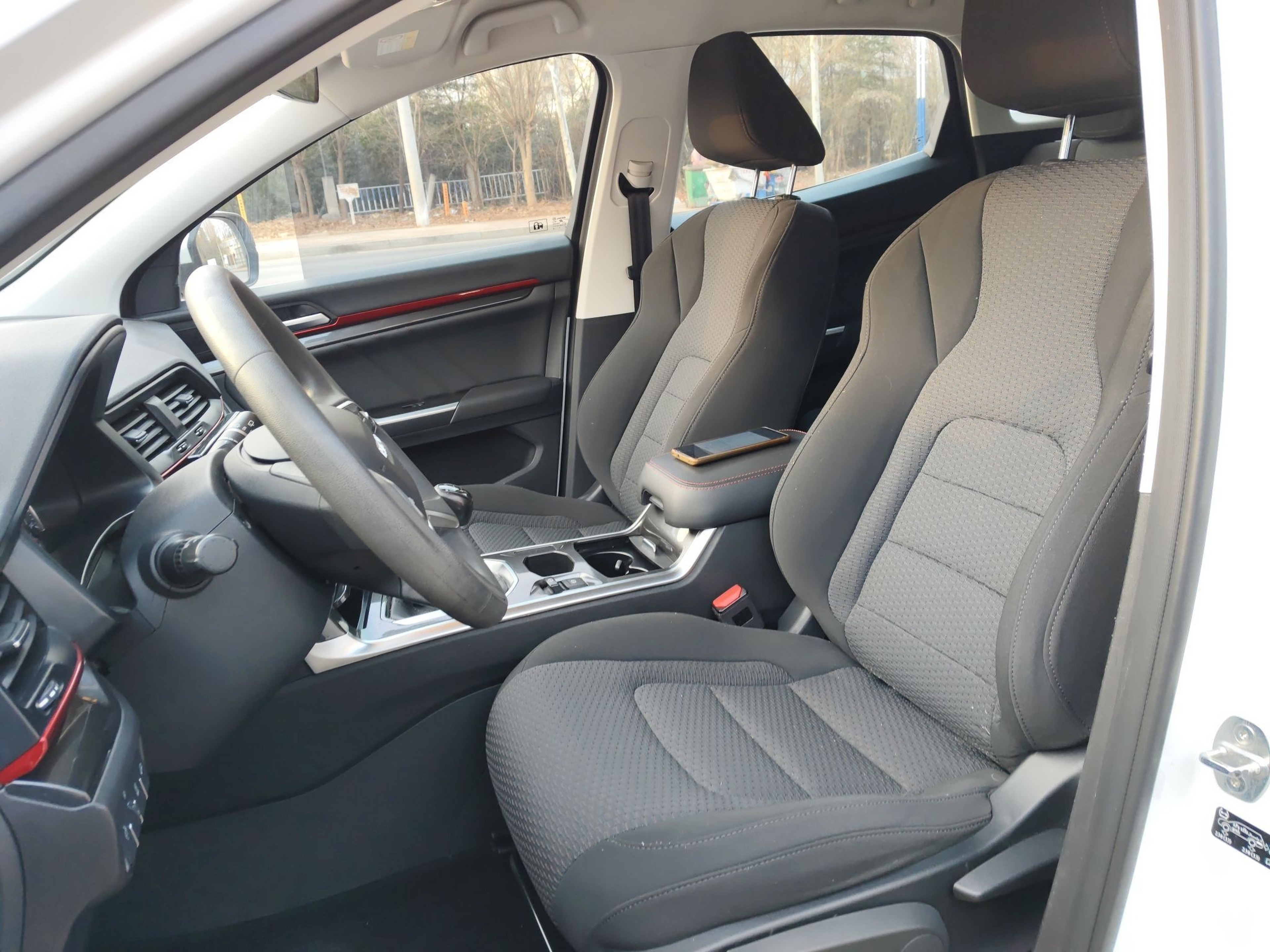 Переднее сиденье в автомобиле