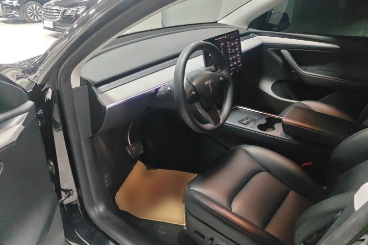 Used Tesla Model Y 2023 Rear-Wheel-Drive Version
