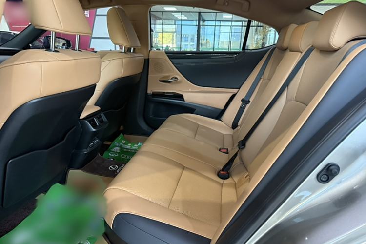 Used Lexus ES 2022 300h Excellence Edition
