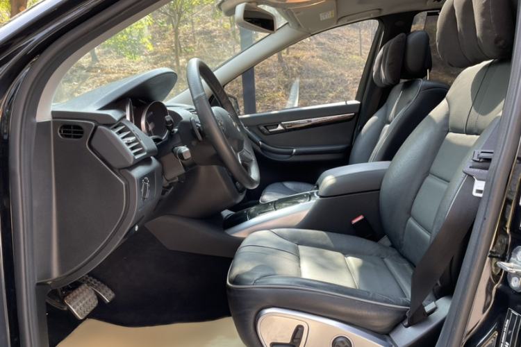 Used Mercedes-Benz R-Class 2017 R 320 4MATIC Business Edition Prestige Model
