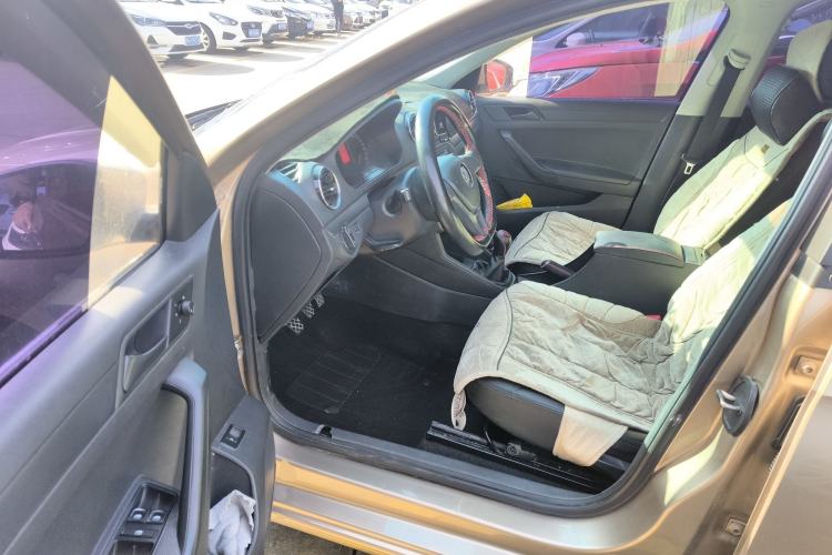 Used Volkswagen Jetta 2017 1.4L Manual Fashion Edition
