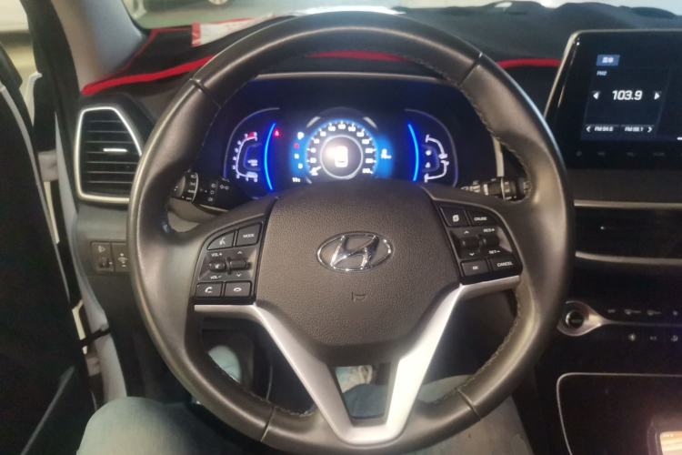 Used Hyundai Tucson 2019 280TGDi Dual-Clutch Two-Wheel Drive Fashion Edition China VI Standard
